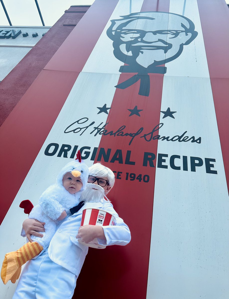stevenvsasser's tweet photo. @kfc Happy Halloween! 😂 🐔 https://t.co/3BMIm64PQZ