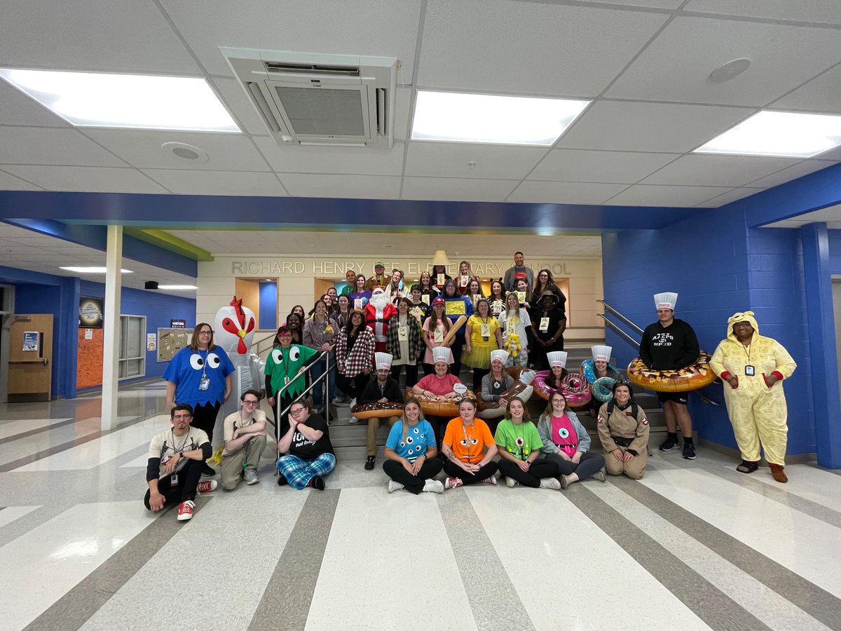 RHLeeESReading's tweet photo. @RHLeeESAACPS knows how to celebrate Halloween! Lots of themed costumes! We had a lot of Fundations letters walking around today. #aacpsawesome #earlyliteracy @AacpSeril https://t.co/fwM3giSr0O