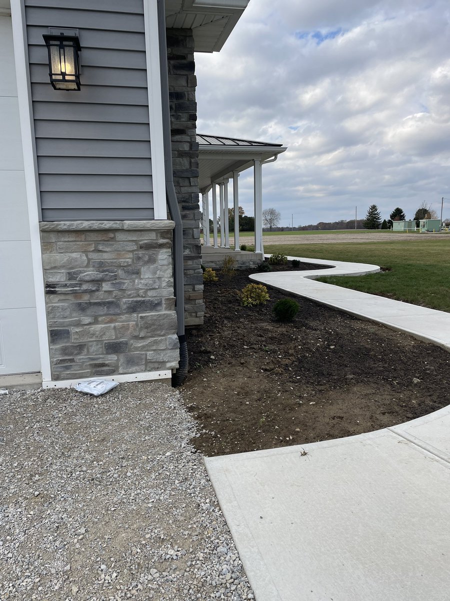 Go_Bucks2006's tweet photo. @FedExHelp why don’t the drivers use the sidewalk to put the package on the COVERED front porch? I will never understand it… https://t.co/45awKI0XHo
