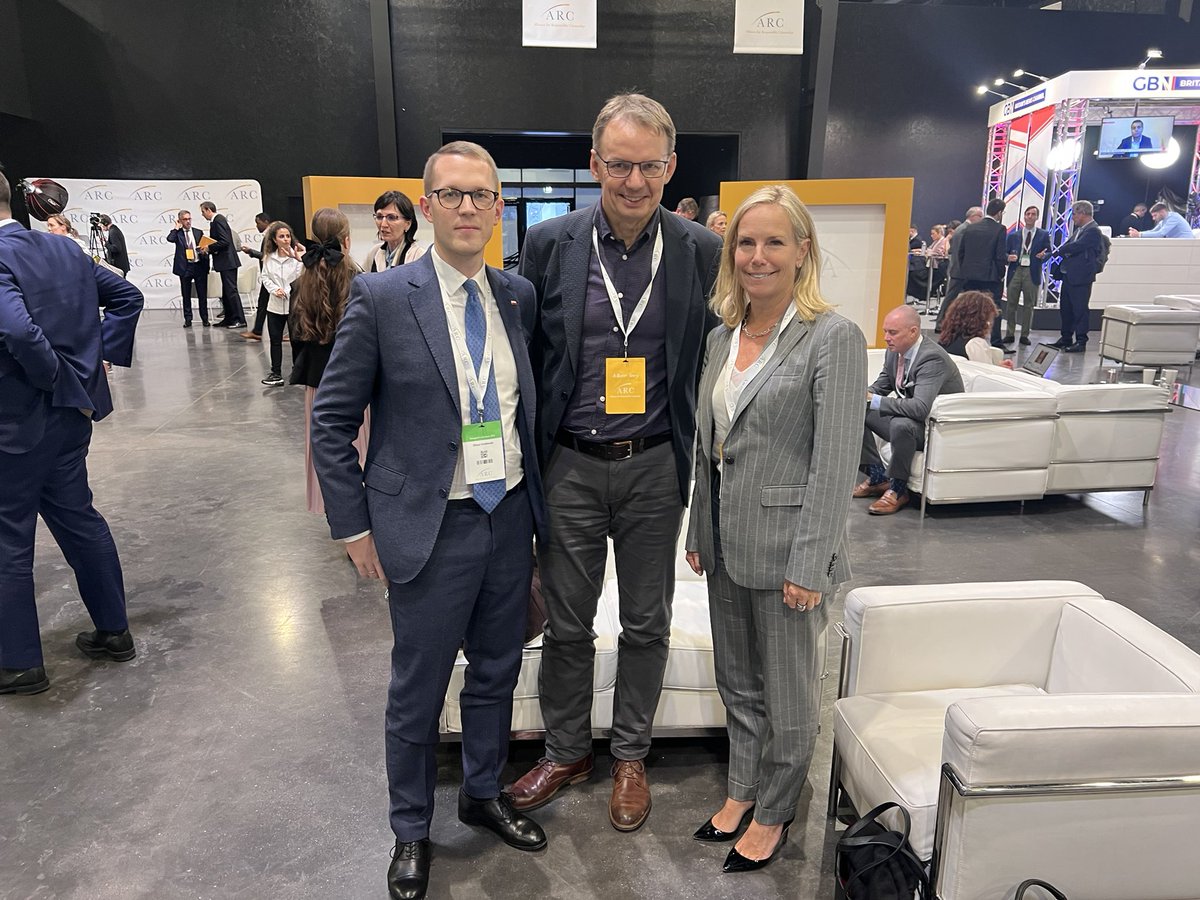 EliaszGrubinski's tweet photo. Today, I had a great pleasure of having a conversation with the former Secretary of State of Homeland Security 🇺🇸 Mrs Kirjsten Nielsen and @IgorJanke at the @arc_forum in London. We discussed the possibility of her future cooperation with @FundacjaNZB and @instwolnosci. https://t.co/CvCE6b9tnA