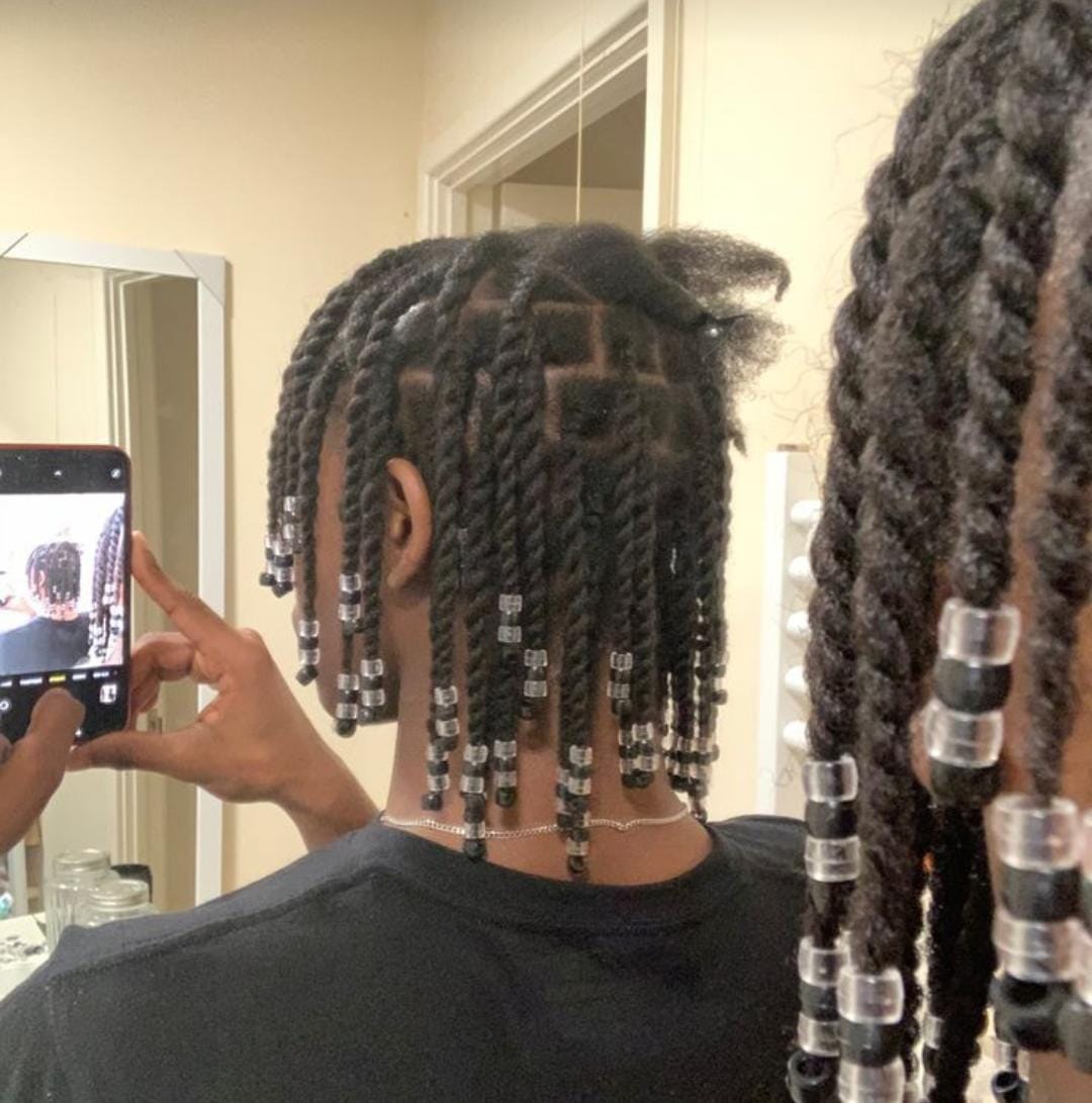 6Twainn's tweet photo. "Is that your real hair?" https://t.co/hAu9h3gjdK