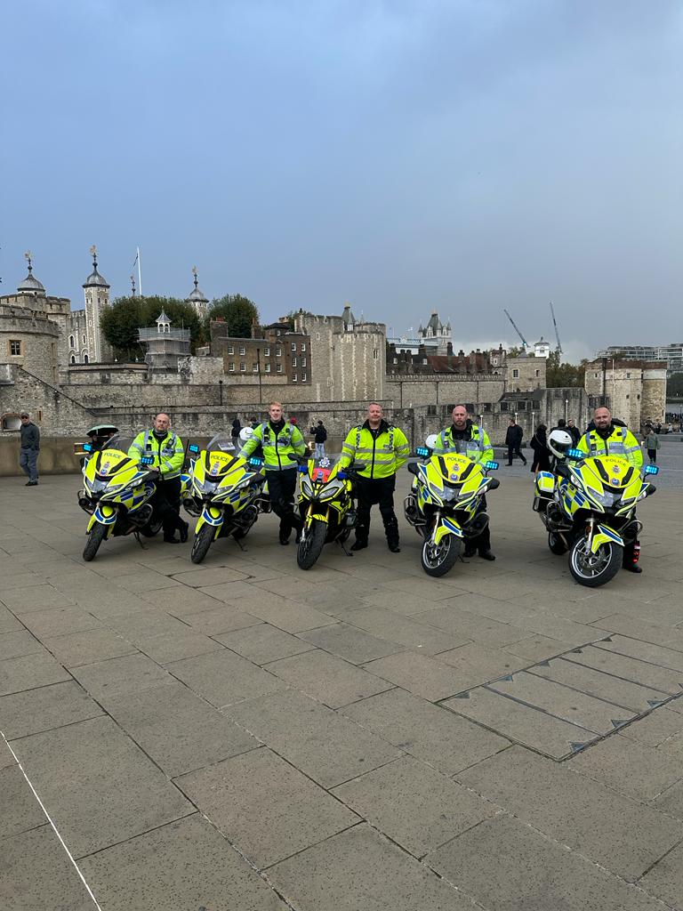 DerbysRPUBikers's tweet image. Deployment continues today but during a #recce, we've had 5 mins for a photo opportunity.
Also thanks to @LeicsPoliceRPU for the loan of Daz again to make up our 5 bike team.
#opsbikes
#vipex