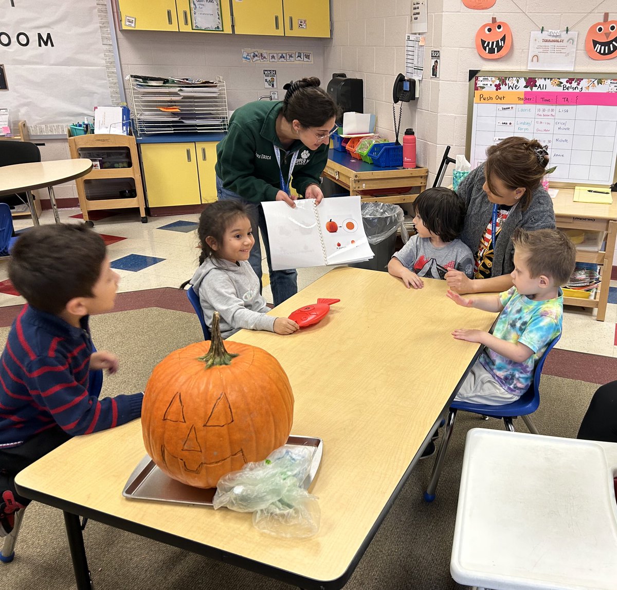 MissEricaTeach's tweet photo. Room One carved a pumpkin today! Happy Halloween 🍂🎃 https://t.co/zGdTWB06UQ