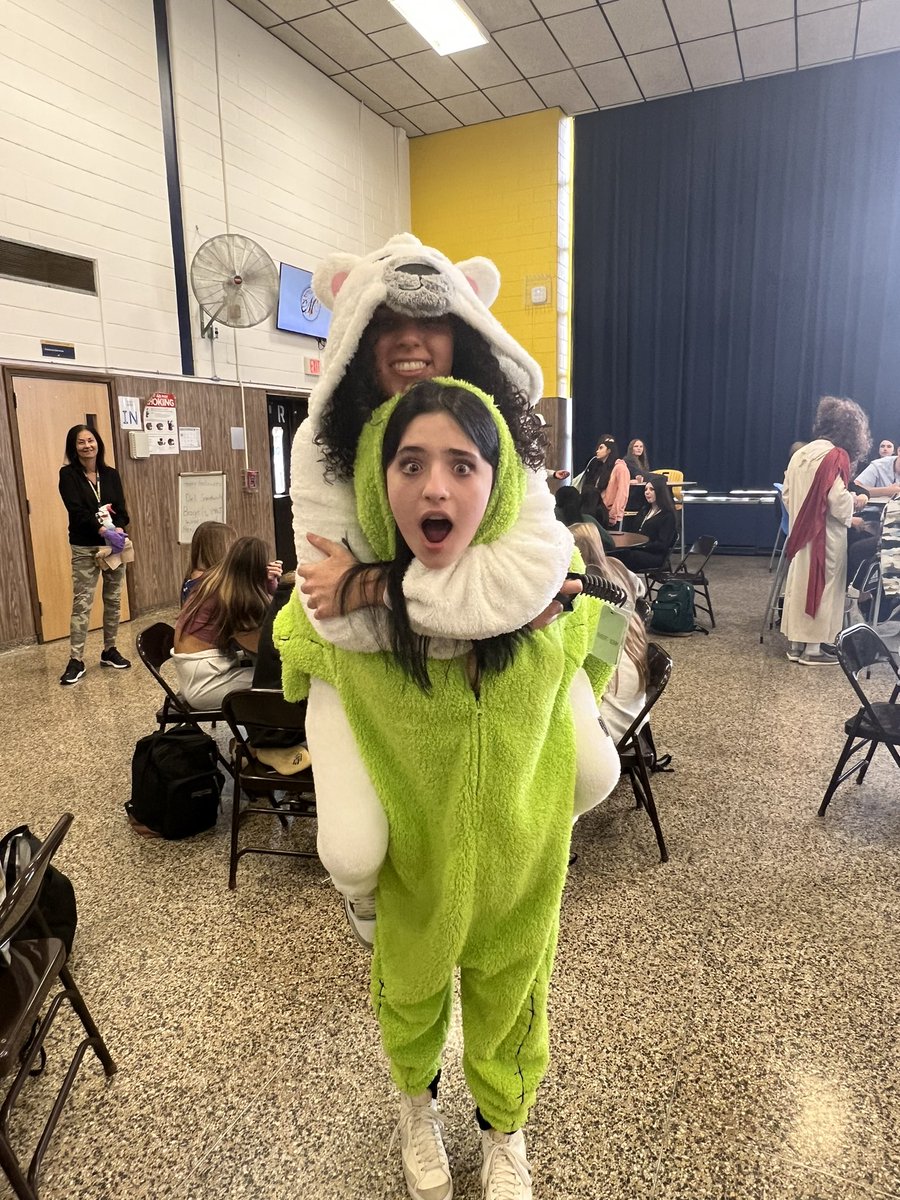 AmesChiefs's tweet photo. Glimpses of Halloween @Ames! https://t.co/ydDwNX2ZeX