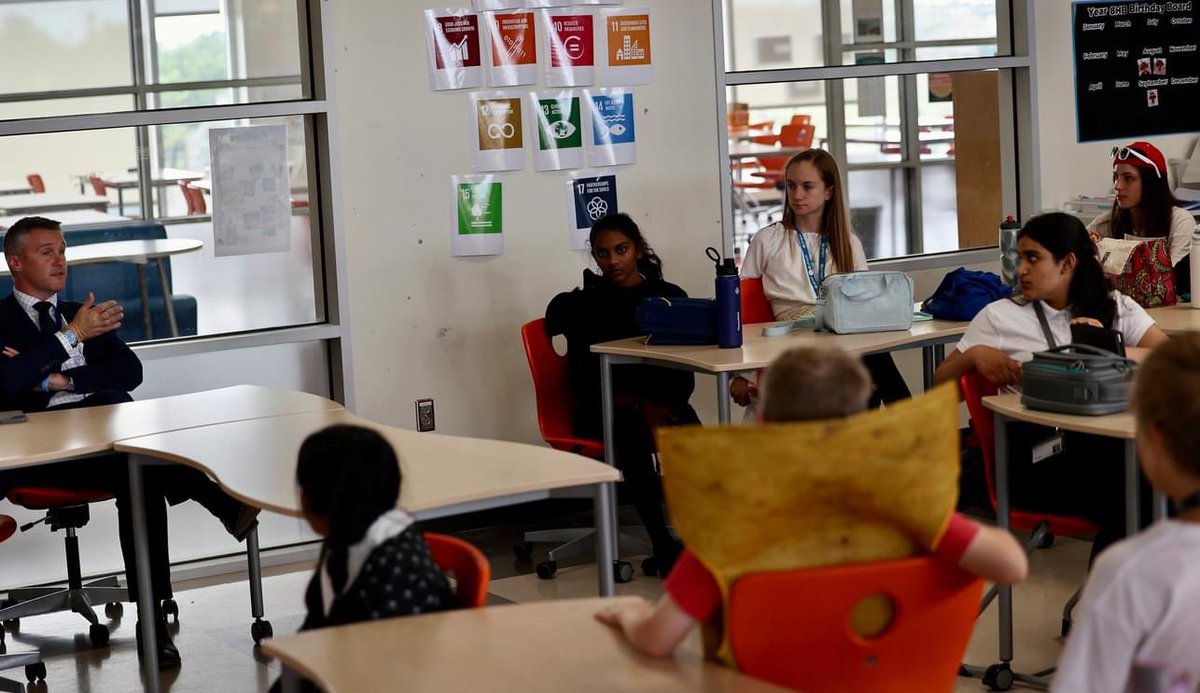 BISHouston's tweet image. Learning from the experts! Our #UNICEF President and Club Ambassadors have invited Principal Scrymgeour to share his wealth of experience to help with their strategic planning for #WorldChildrensDay2023 #KidsTakeOver
#BISHouston #NAEUnicef #NAETheAmericas #unicefusa UNICEF USA