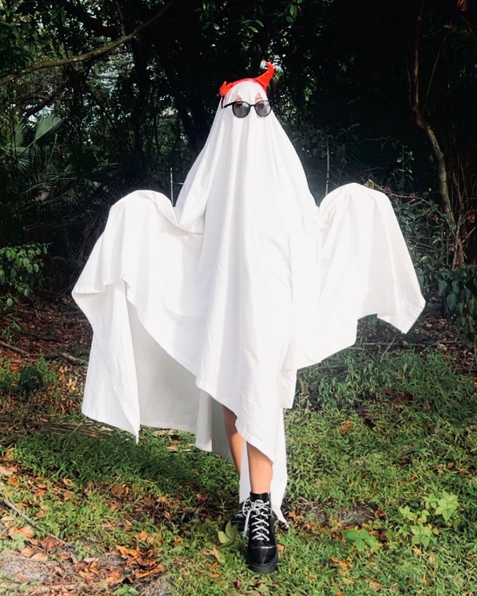 SpookySenseCo's tweet photo. Happy Halloween // Blessed Samhain to all the spooky ghouls 👻

Todays the perfect day to stock up on the spookiest of candles 🖤✨ https://t.co/a3wTTD1Eqw