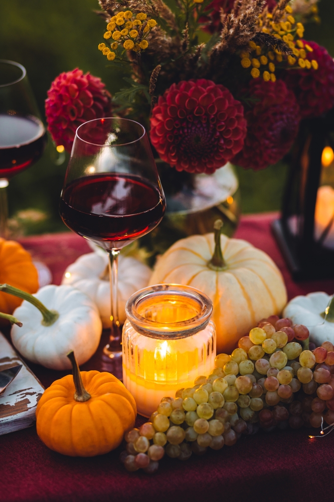 👻 Tricks and Treats for a Hallow-Wedding!🎃

For couples dreaming of a Halloween-themed wedding, we've conjured up a spellbinding array of ideas that will have your guests enchanted! The trick?  Embrace the spirit of the season without drowning in ghosts and goblins. 👻