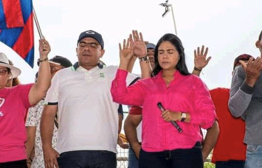 JulianFMartinez's tweet photo. #Atención: Denuncias de corrupción al elector en las elecciones a la Alcaldía de Zona Bananera (Magdalena) presuntamente para beneficiar a la candidata Clareth Olaya, esposa del congresista del @CeDemocratico @holmesedr20 ofreciendo 5 millones por 100 votos https://t.co/yj5qA1XUqm