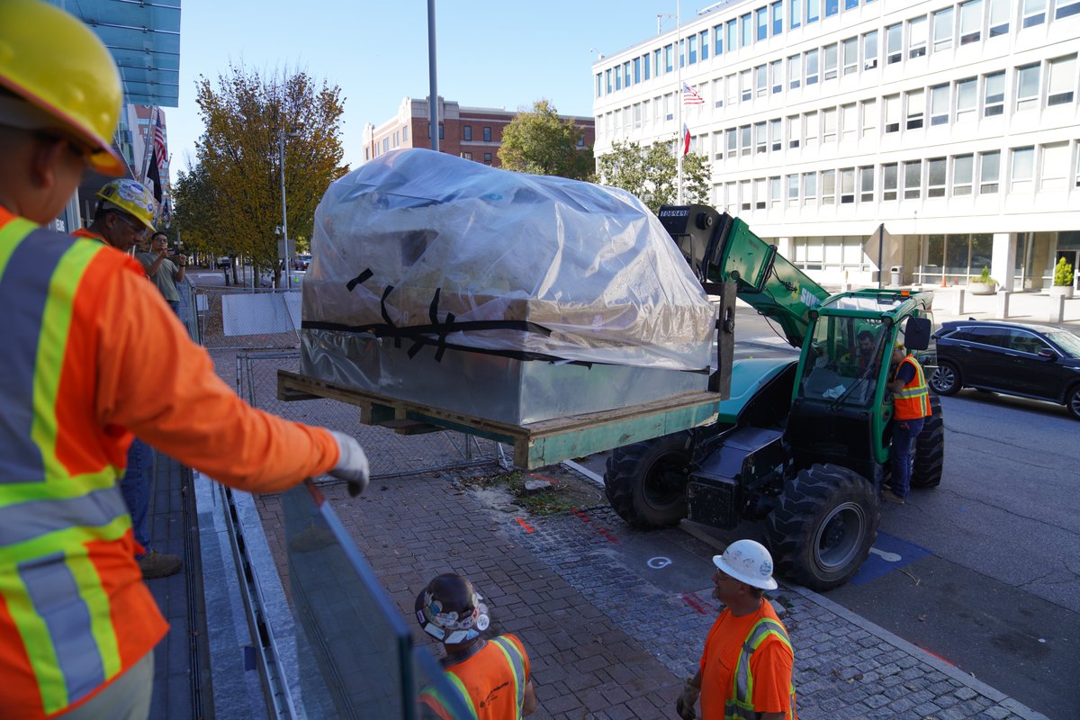 Lindsay Zanno tweet media