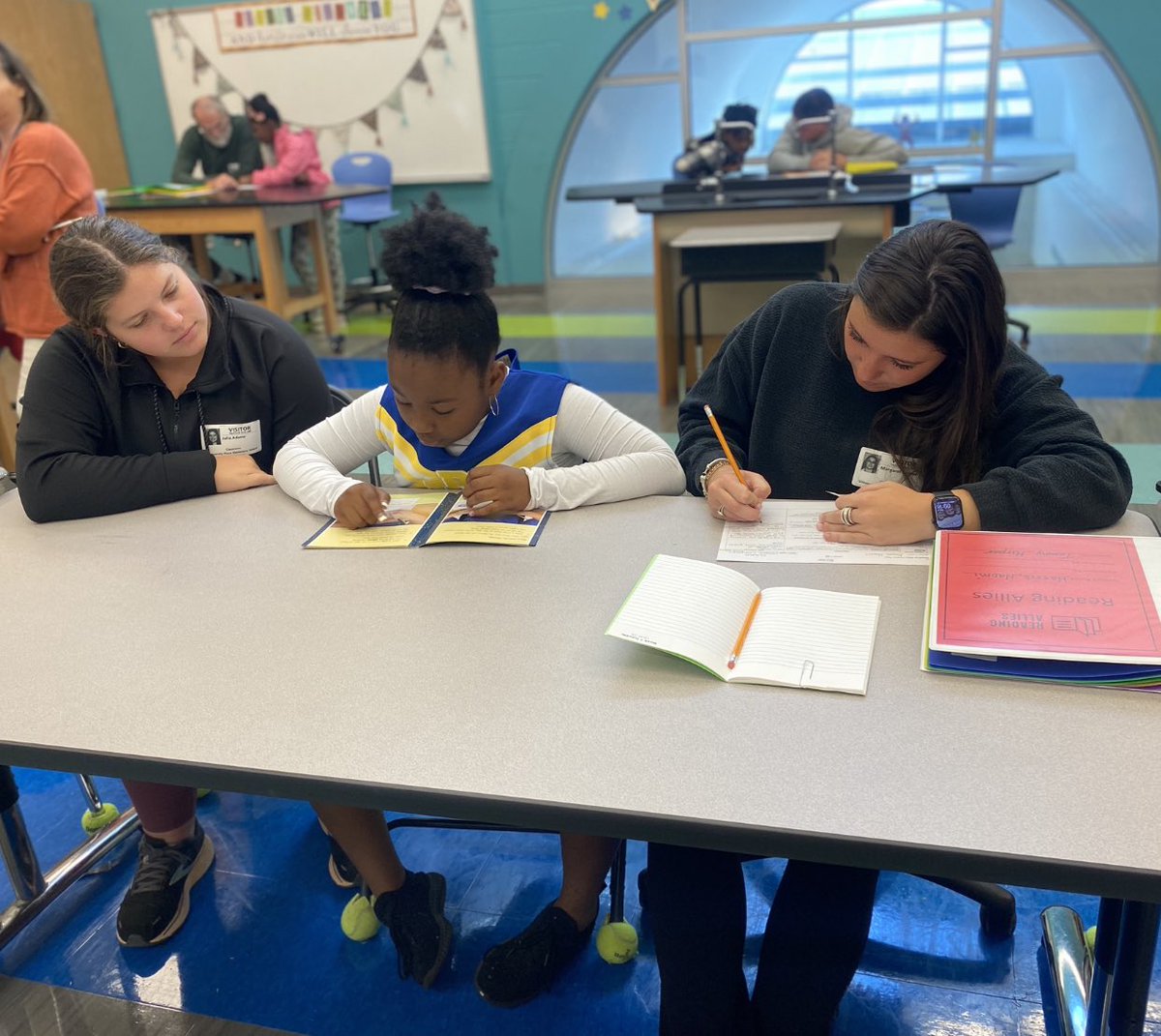 UPES_Leads's tweet photo. Reading on Halloween can sometimes be TRICKY, but it is always a TREAT with @ReadingAllies ✨ #upesreads #RiseUpFalcons🦅❤️ @TCSBoardofEd @KieraSEzell @nakelya @bookishkandi @tidecam https://t.co/51df2ZJhHJ