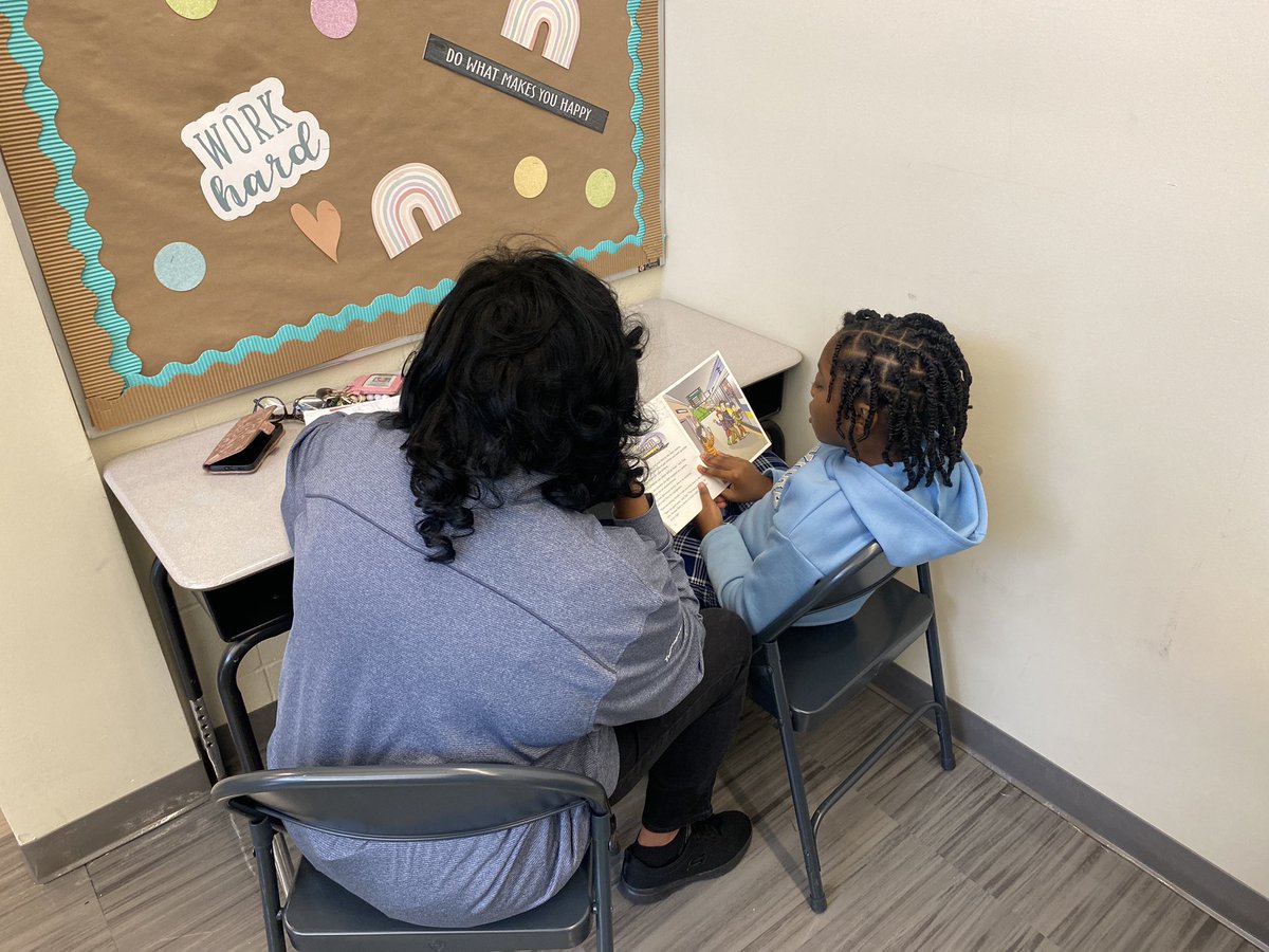 UPES_Leads's tweet photo. Reading on Halloween can sometimes be TRICKY, but it is always a TREAT with @ReadingAllies ✨ #upesreads #RiseUpFalcons🦅❤️ @TCSBoardofEd @KieraSEzell @nakelya @bookishkandi @tidecam https://t.co/51df2ZJhHJ