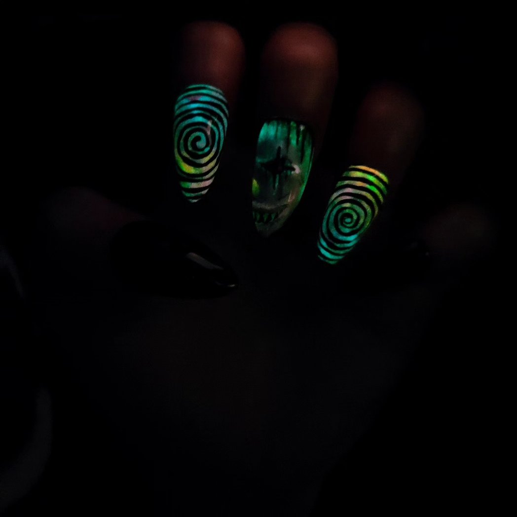 DeadGirlClaws tweet media