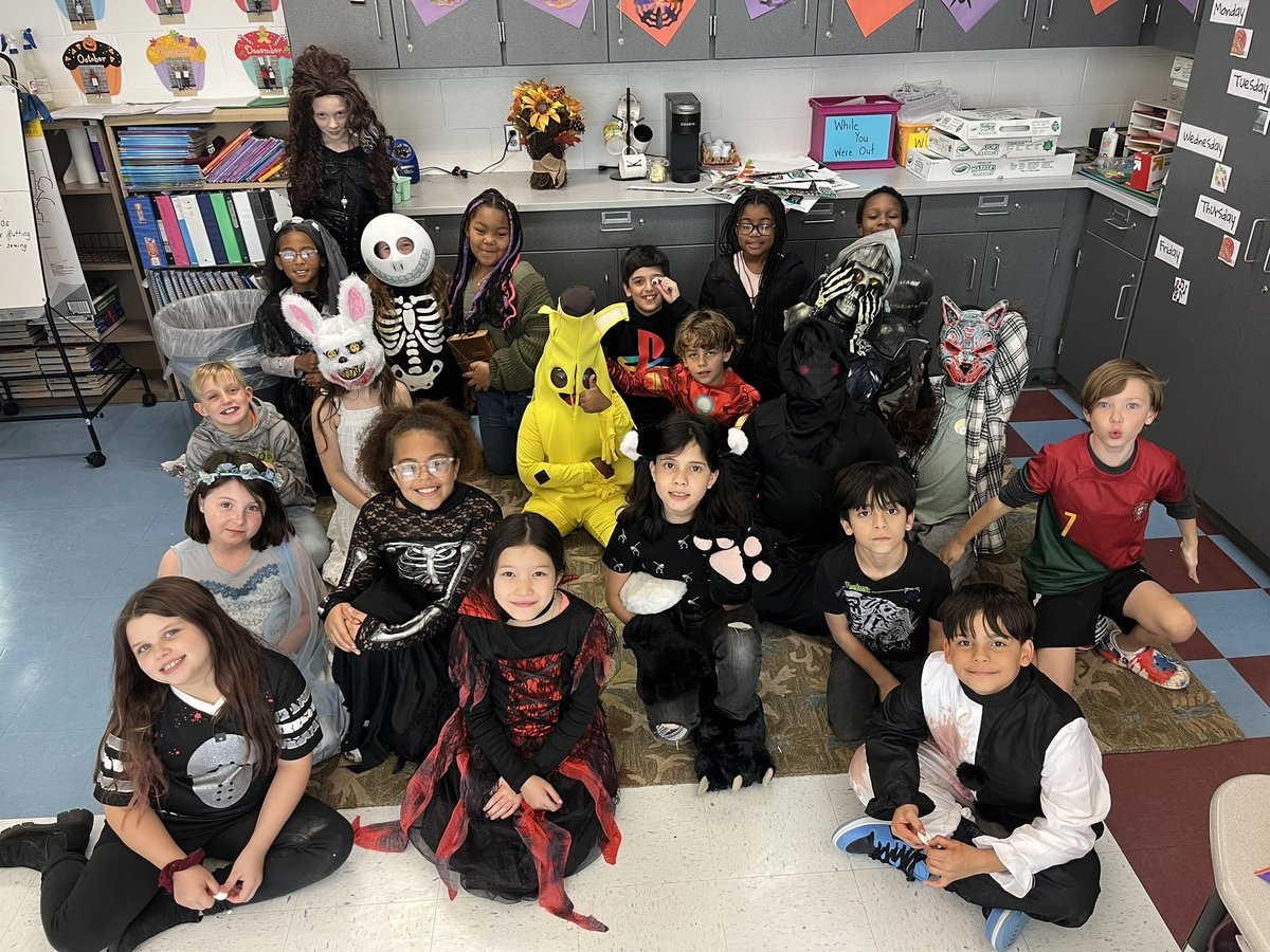 McNeffK4's tweet photo. Happy Halloween! https://t.co/nhSaMvUer7