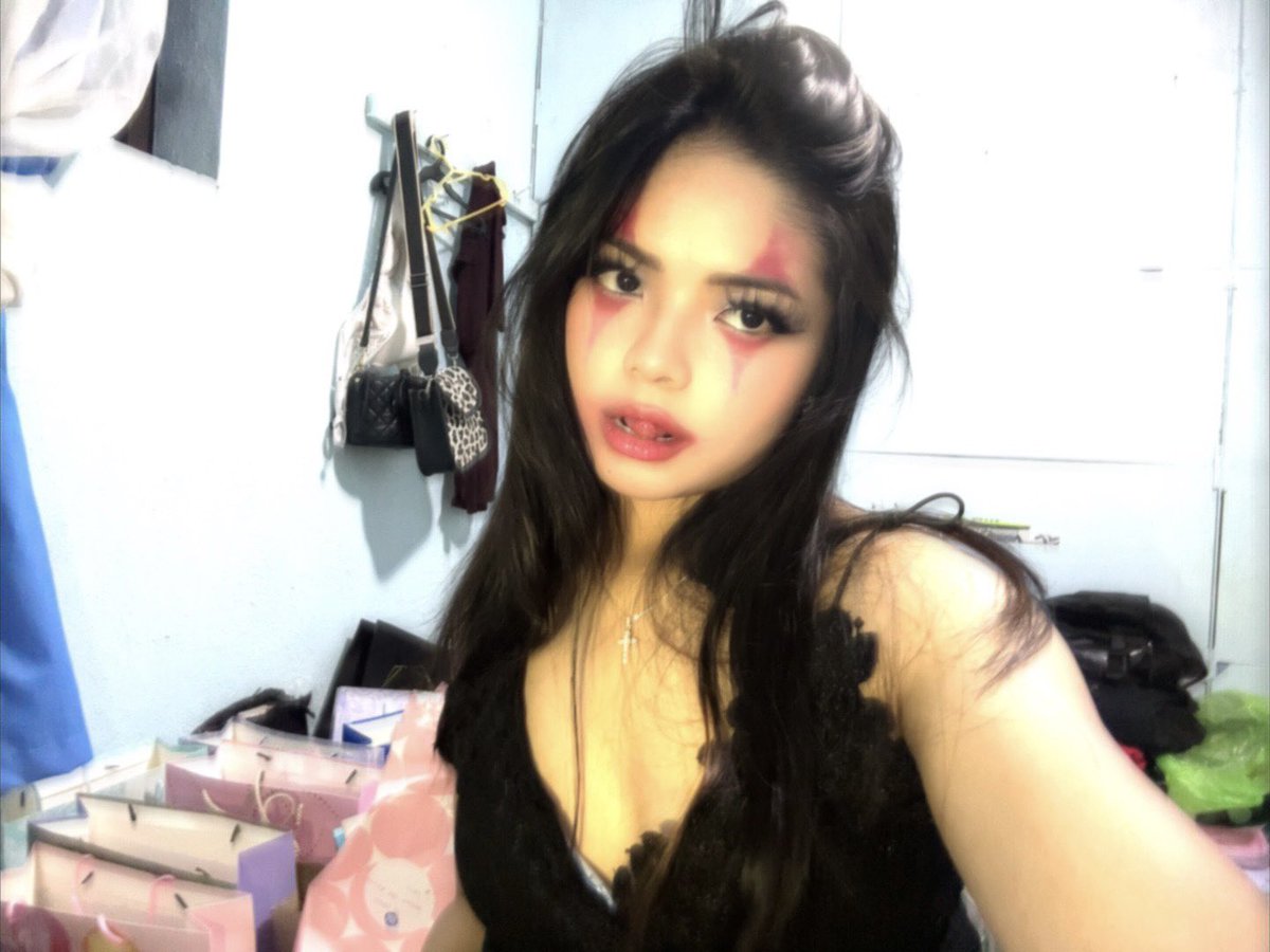 mricssie's tweet photo. Happy Halloween 🤡
#m #mricssie #cssie #maria https://t.co/JD0NH1rMFu