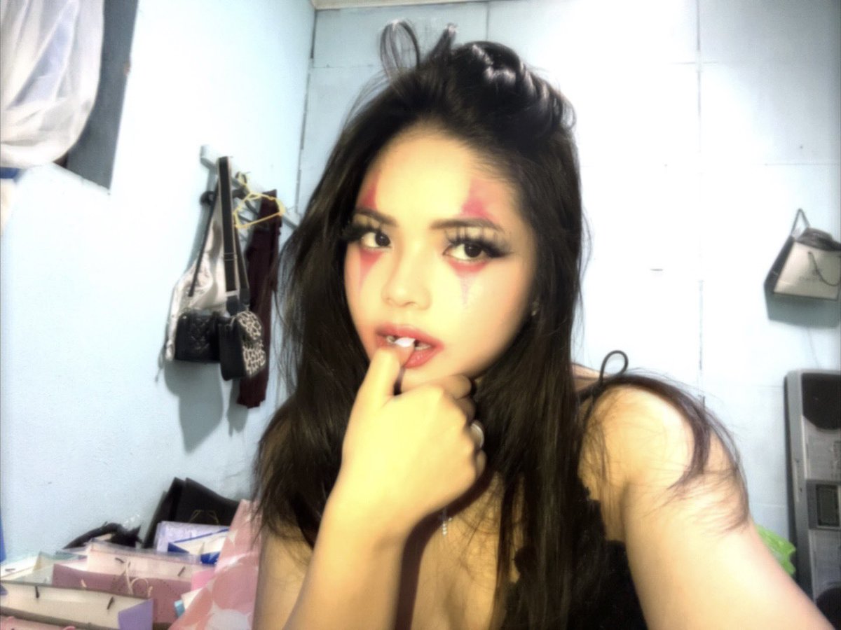 mricssie's tweet photo. Happy Halloween 🤡
#m #mricssie #cssie #maria https://t.co/JD0NH1rMFu