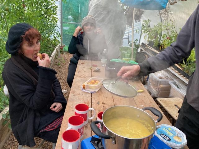 Our last Tuesday session of 2023, just a small gathering of fantastic volunteers in the rain!  We celebrated with pumpkin soup, corn bread and cookies - all made with allotment produce and delicious!  Food for people - food for life #FFLGetTogethers