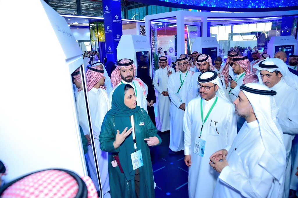 Cluster3Riyadh's tweet photo. أطلع على مبادرات #تجمع_الرياض_الصحي_الثالث 

 معالي #وزير_الصحة ا/فهد الجلاجل يزور جناح
#تجمع_الرياض_الصحي_الثالث 
 في #ملتقى_الصحة_العالمي حيث استمع معاليه أثناء الزيارة لشرح مفصل عن مبادرات الرعاية الصحية للتجمع في #ملتقى_الصحة_العالمي
#لصحتك_اجتمعنا https://t.co/rYjInnsNzM