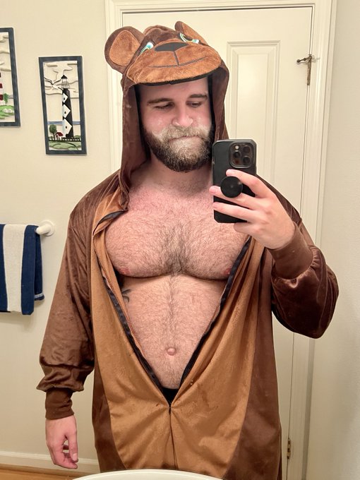Happy Halloween from your friendly neighborhood cocaine bear 😜🐻 https://t.co/ii8oTmIOKw
