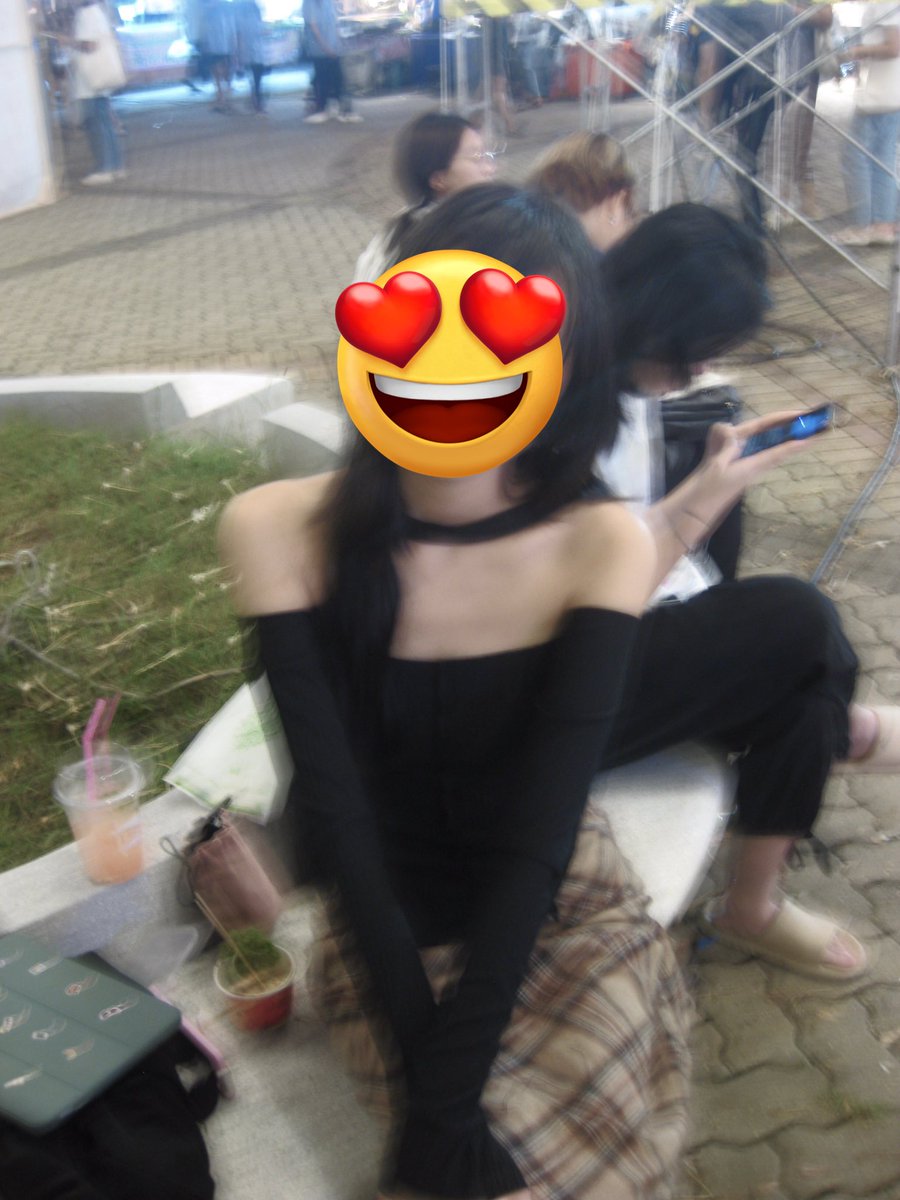 resie tweet media