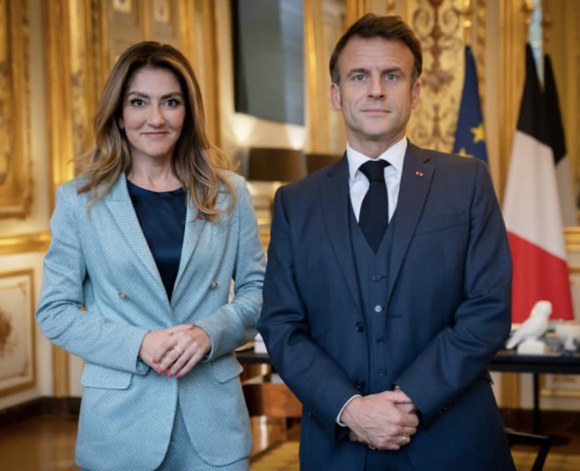 DilanYesilgoz's tweet photo. Op bezoek bij president Macron. De nationale veiligheid van onze landen staat onder druk. Extremisme uit verschillende hoeken en toenemende signalen van antisemitisme maken ons extra alert. Ook op andere vlakken, zoals kernenergie en asiel, is het nodig dat we blijven samenwerken https://t.co/bQmt1Pgal6
