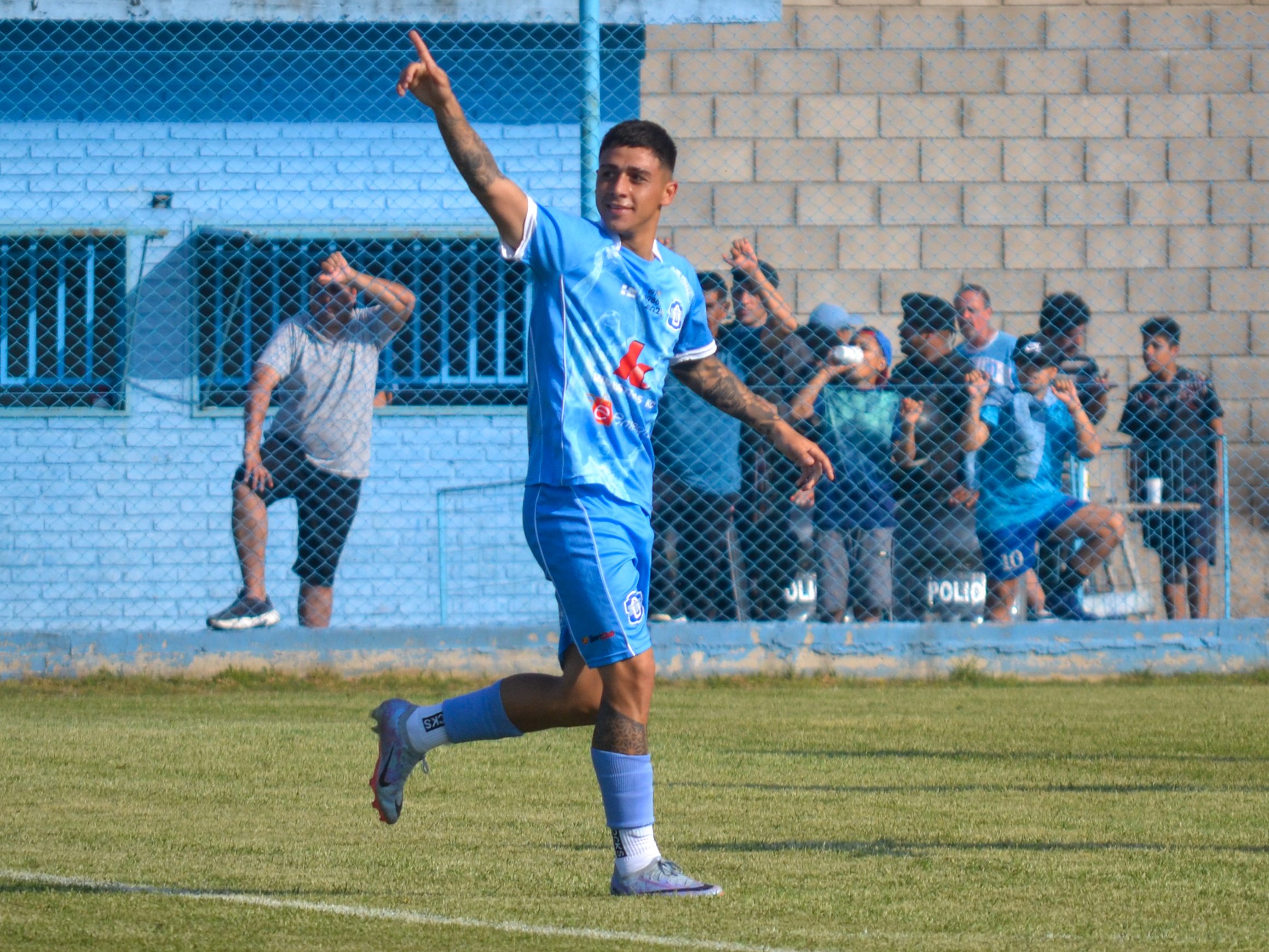 Asociación Social y Deportiva Justo José de Urquiza: 8 de julio de