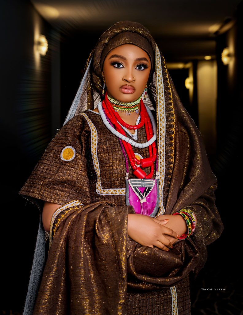 Rahma_sadau's tweet photo. If your hands are clean
And your clothes are neat
If your hair is cut
Your feet free of mud
Like the fulani
You may enter mosque
Fast and raise the chant
Like the fulani.

Hosting Duties… ✨🤗

AMAA QUEEN 👸🏼 

#AMAA2023 #Host #DoingTheMost #LiveLoveLaugh #FulaniBridalLook https://t.co/WXRkkY1JTb