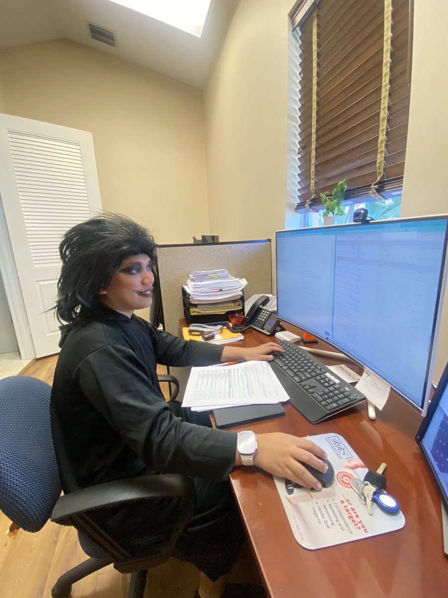 RRSNewsNow's tweet image. Spook-tacular Squad Alert! Our team is in the Halloween spirit and ready to haunt the office👻 Happy Halloween from the RRS team! 🎃

linkedin.com/company/renais… 

#HalloweenAtTheOffice #TeamSpirits #RRSCompliance