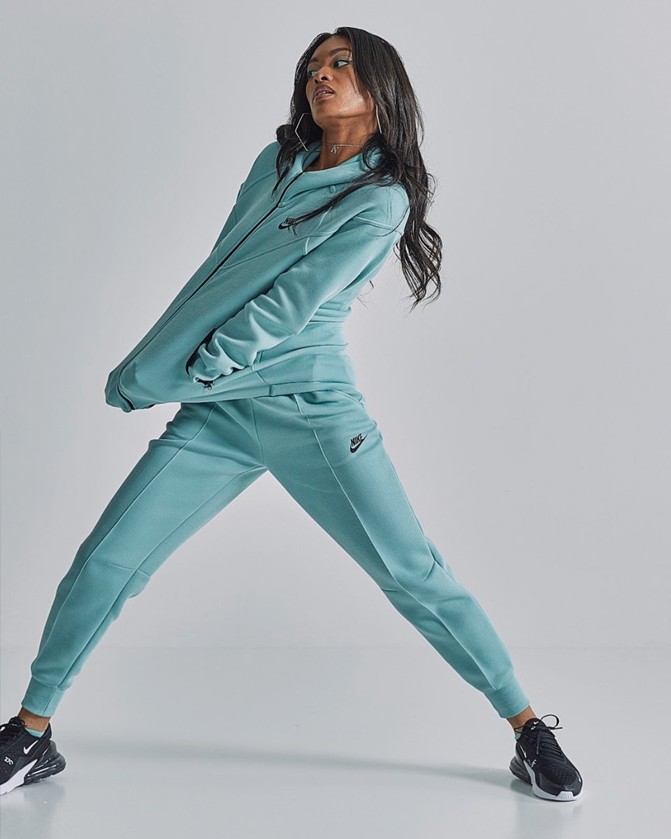 jdsportsus's tweet image. You can never have too much #NikeTech. 😉

Get the new generation of #Nike #TechFleece here.  ✅