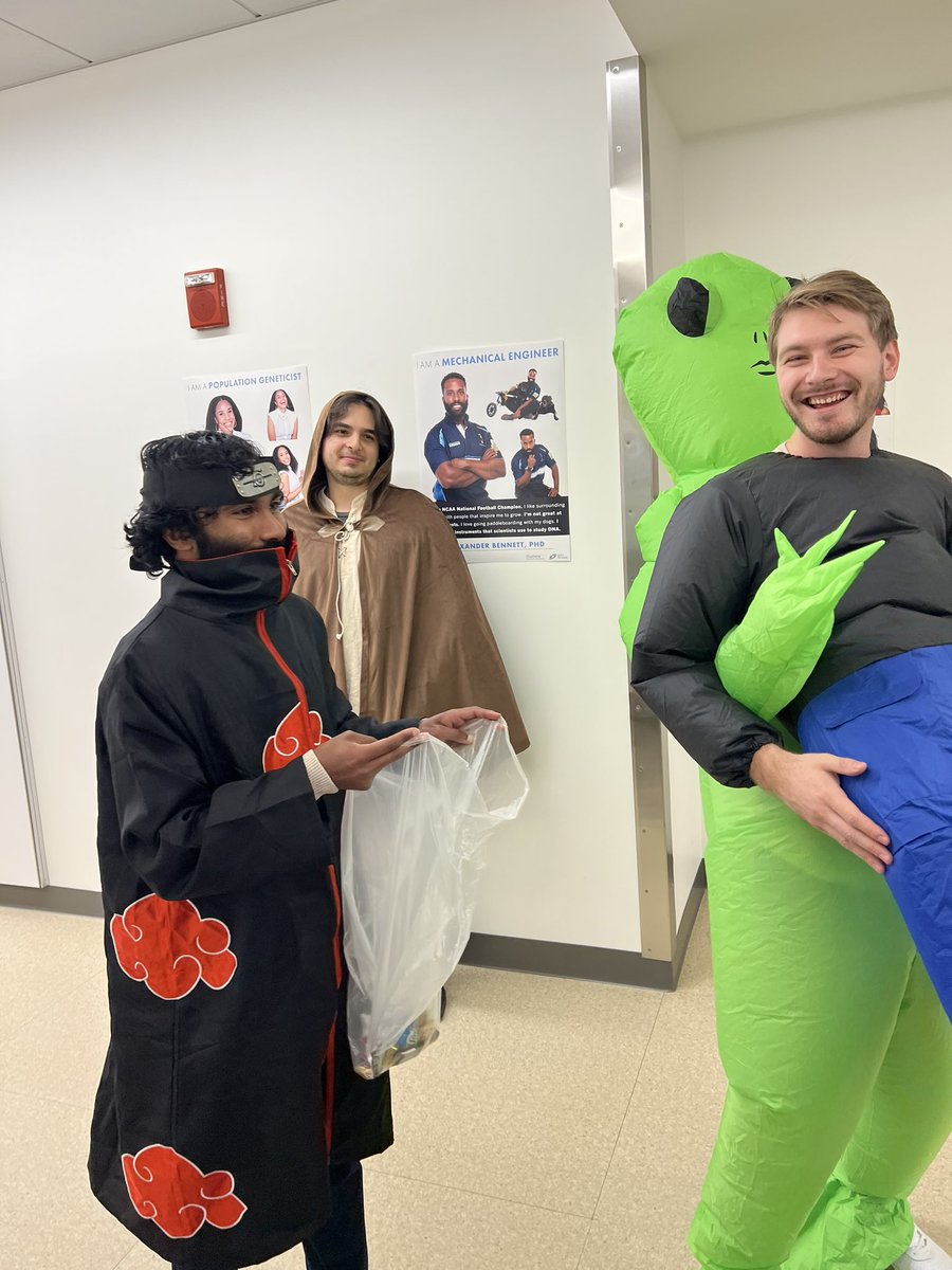 ValerieJHorsley's tweet photo. Super fun trick or treat event @MCDB_Yale #scientistshavingfun #communitymatters https://t.co/6I1LnrfLzw