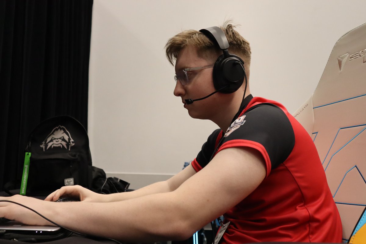 The wolf pack focused and locked in. 🌕

#CoastToCoast | #OWWC2023