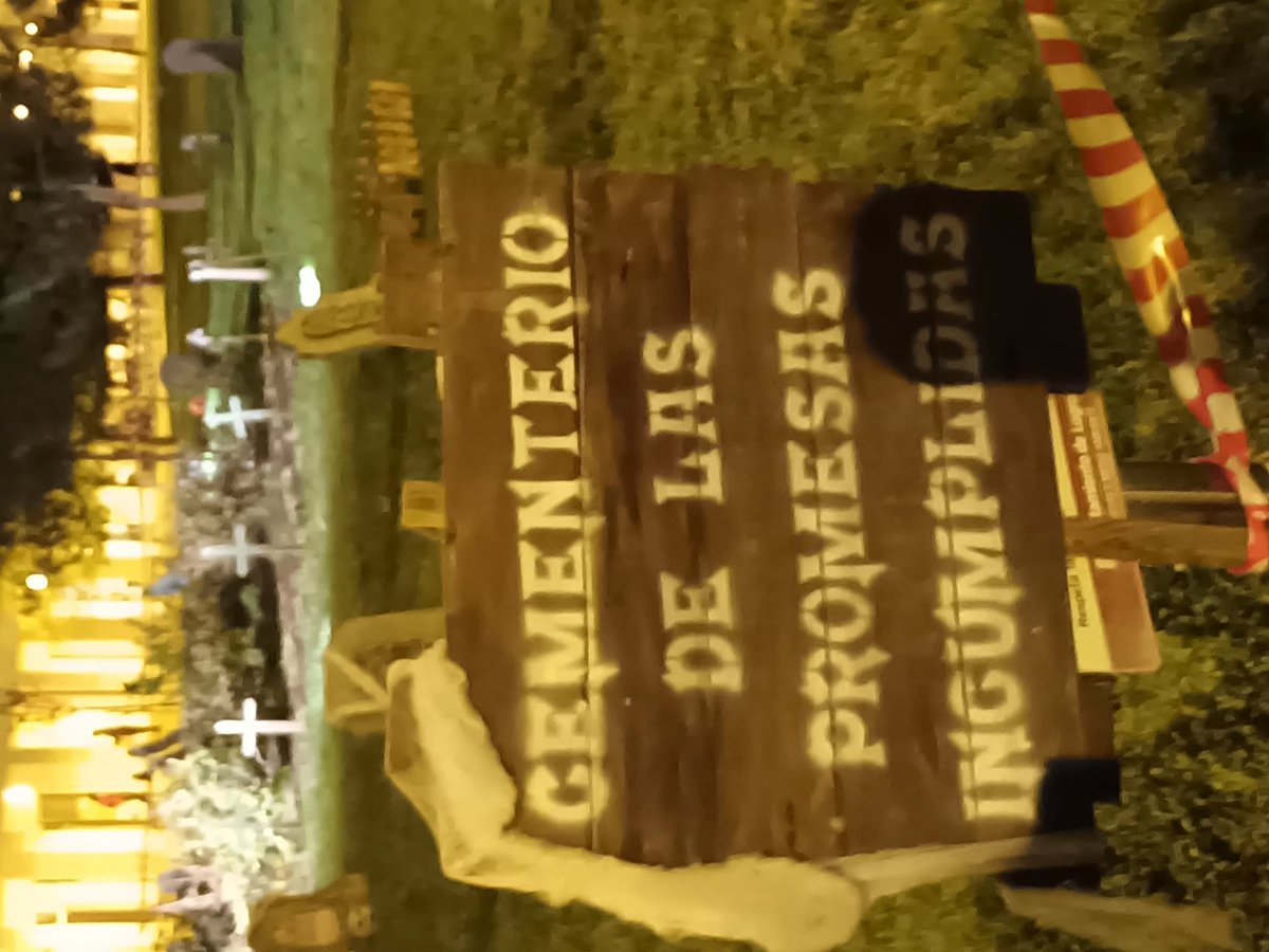 jlopezalo's tweet photo. Con miembros de @aavvloslirios celebrando hallooween en "su cementerio particular"
Nuestro compromiso con el barrio está ahí y muy pronto @pplogrono - @AytoLogrono tendrá una reunion de trabajo con la AAVV https://t.co/qBMm2nsOm5