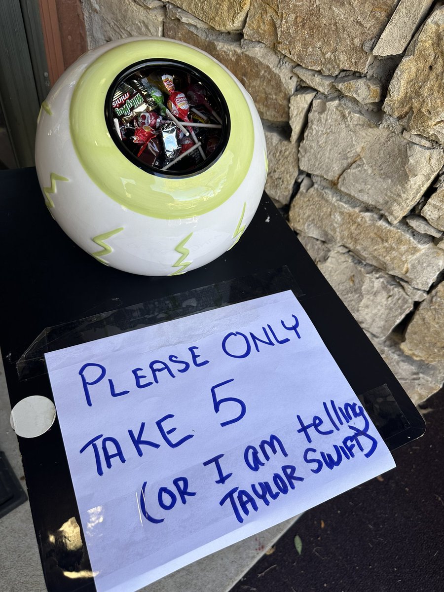 KatieSowers's tweet photo. Halloween tip: If you leave candy out for trick or treaters  and mean kids always take more than they are told…. Just try this sign. They will listen. https://t.co/it5fNOMVKS