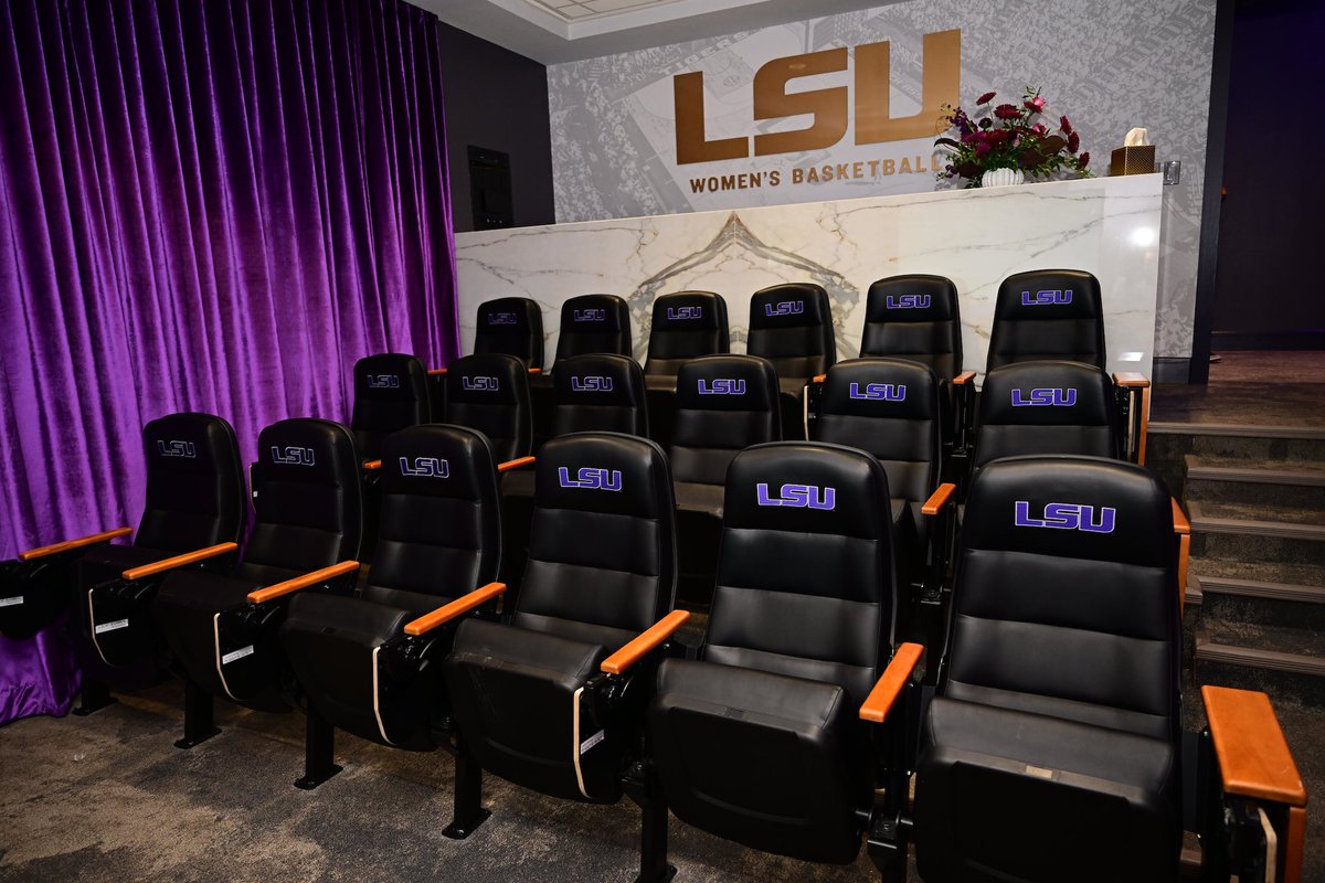 LSUwbkb's tweet photo. Why wouldn’t you come to LSU? https://t.co/PzpeCiIetz