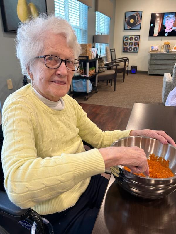WCrossing's tweet photo. Residents are making a nice pumpkin dip for a snack with some gram crackers to go with it. What a great snack on this October day! #TrilogyBff https://t.co/thp1CctfDj