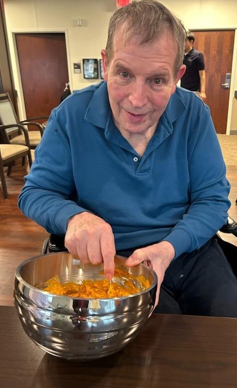 Residents are making a nice pumpkin dip for a snack with some gram crackers to go with it. What a great snack on this October day! #TrilogyBff