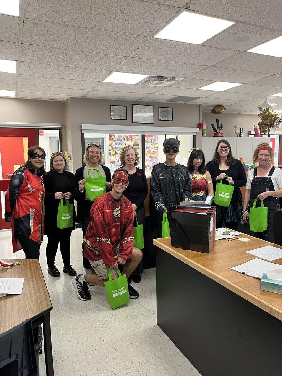 ISP_HPE's tweet photo. Our local heroes, including police, paramedics, school secretaries &amp; school staff were "treated" with praise &amp; goodies from ISP Superheroes for making our communities safe, supportive and welcoming for all! @bssnews @eastside_ravens @HPEschools #Proud2BeHPE #Proud2BeHPEISP https://t.co/WVHZIndLhA