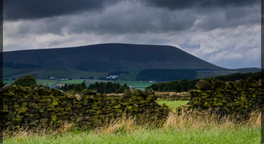 In my youth I'd be walking up here tonight. Even played a gig up there once at midnight. 
#PendleHill #Halloween #tradition #PendleWitches #DaylightGate #WitchesSabbath
#NickOPendleMusicFestival