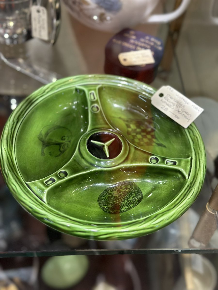astraantiques's tweet photo. Vintage racing green Mercedes driving wheel ashtray for the car lover โฆ..
#vintagemercedes #mercedes #mercedeslover #racing #ashtray #mercedesashtray #carracing #astraantiquescentre #hemswell #lincolnshire https://t.co/1gM4dsrLvN