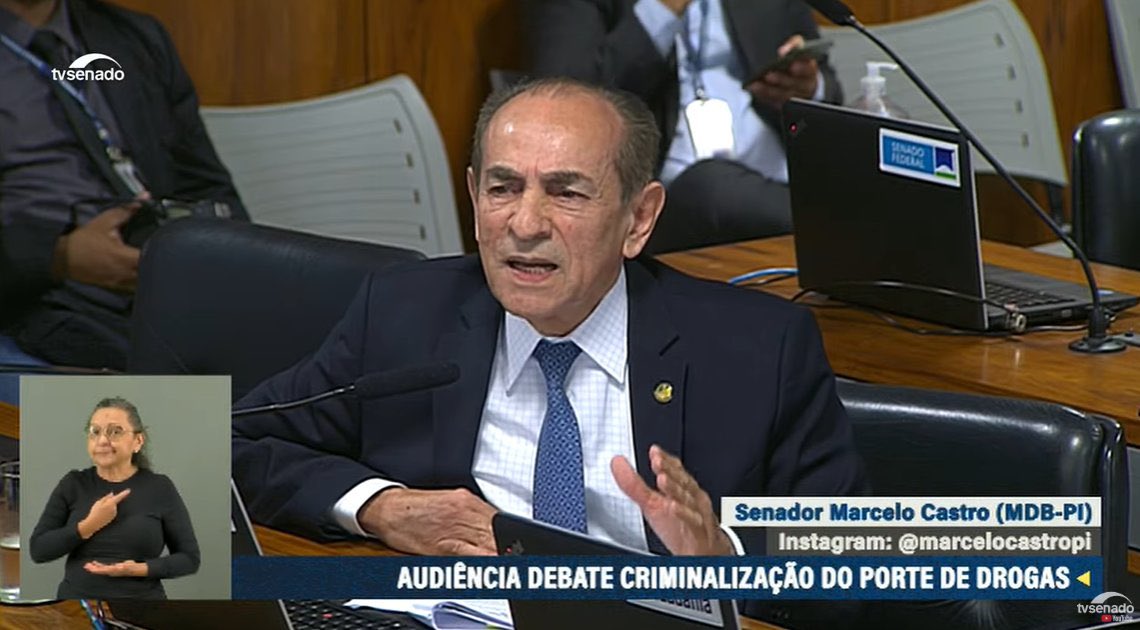 canabisbrasil's tweet photo. "E se todo mundo que for pego com droga, nós vamos enviar pra cadeia? Vai caber? Vai resolver? Isso aqui não é brincadeira não! O que o supremo está fazendo é trazer racionalidade a lei que nós mesmos aprovamos". 

Ótima fala do Senador Marcelo Castro. https://t.co/5V89t8PEp9