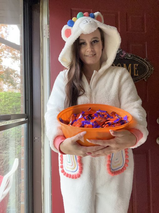 I&rsquo;m ready for the trick or treaters!  🤭🎃🧡🦙 https://t.co/DeMjY8FQ1w