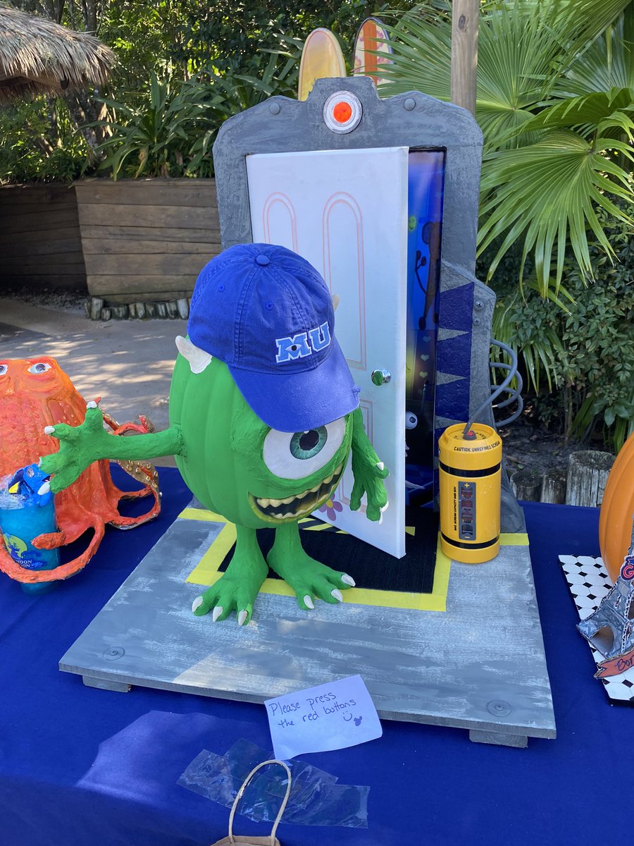The winning pumpkin (by a lot) was Jesse's, the Monsters Inc one where the door opened when you pressed the red button #CastCompliment