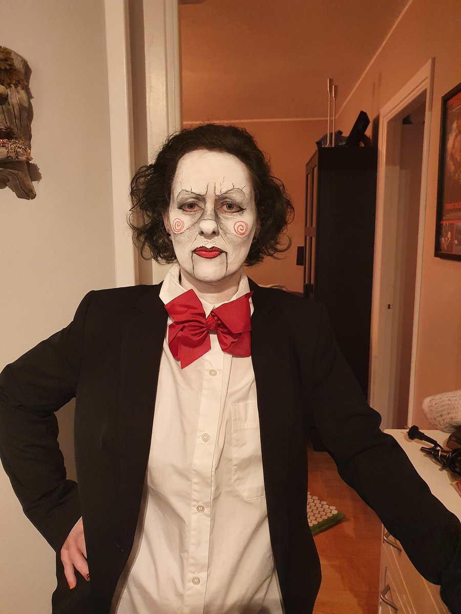 Min bff alla kategorier! Sminkade henne inför Halloweenfest å hon drog hem storvinsten i kostym/makeup tävlingen! Kanske har jag satsat på fel yrke?😂🤭💖