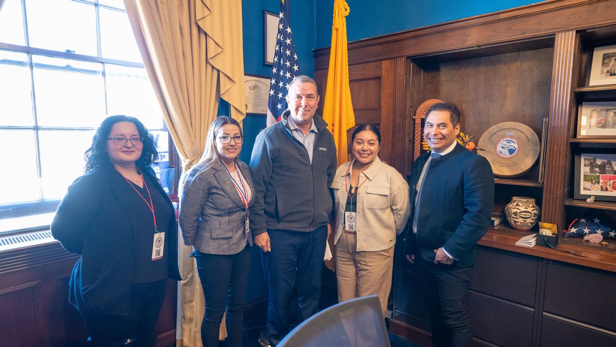 LULAC Fall 2023 Policy and Legislation Fellows had a very productive week on the Hill supporting H.R 4569, Veteran Service Recognition Act! Juan Quiroz Barragan, an impacted Vet, had his family present to share how deporting Veterans affects families. Support H.R 4569! ✊🪖