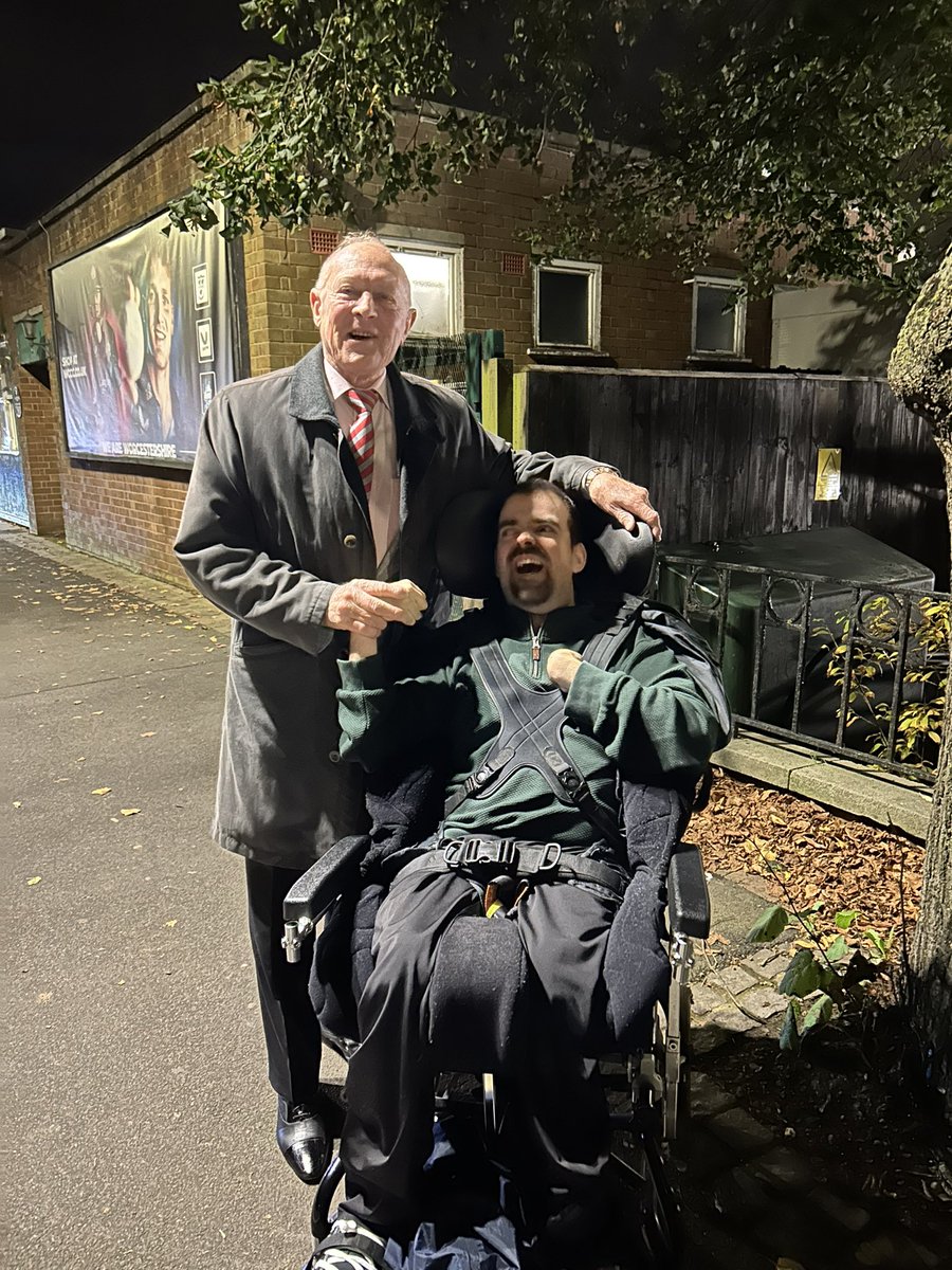 We’ll jim couldn’t get to see sir Geoffrey Boycott tonight because the lift was flooded so Geoffrey came to jim what a top man