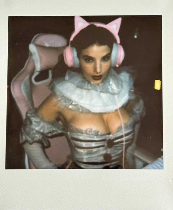 🤡 https://t.co/v9zP3CKlEz 🎮 https://t.co/oiK9QfGDL3