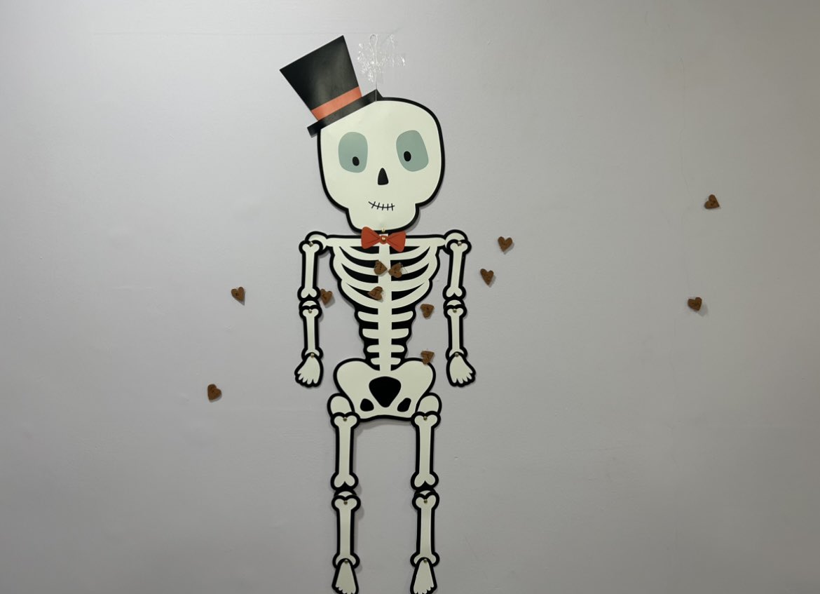 Today we played blindfolded pin the heart on the skeleton 🎃
(Judging by the misplacement of some of these hearts - I think some of our staff need to brush up on their biology!!)