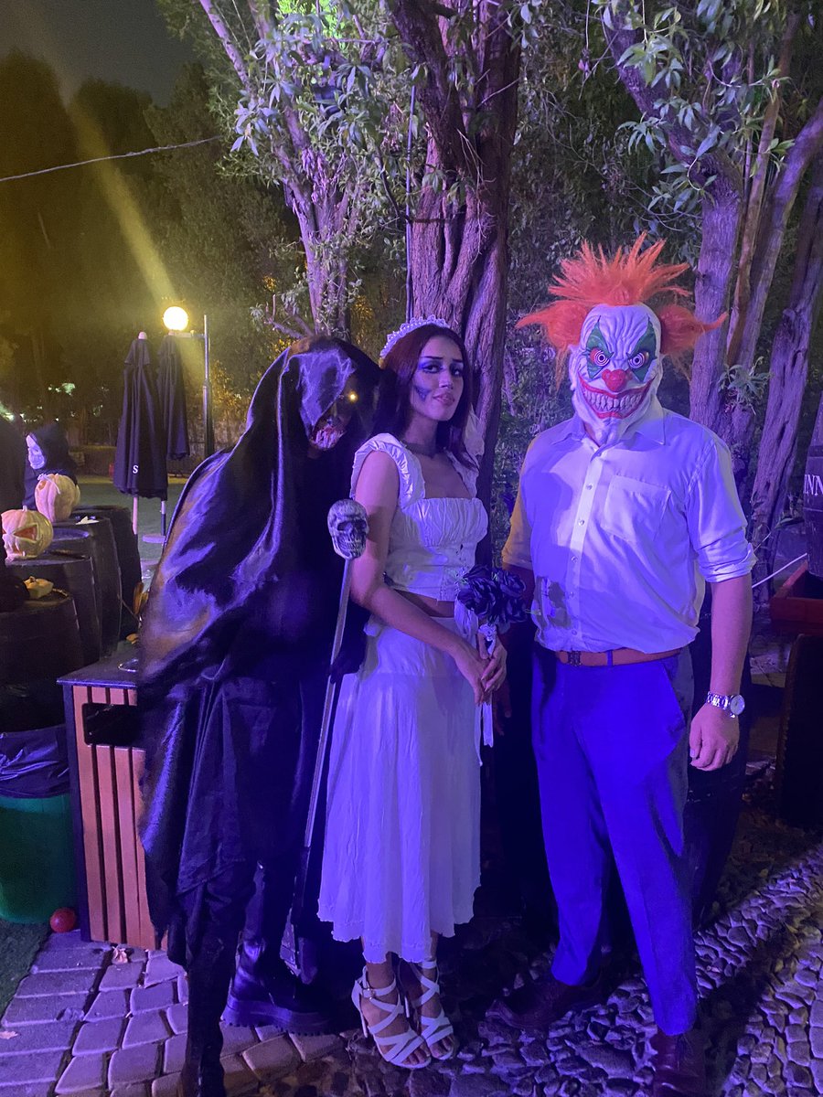 RathiHimesh's tweet image. When you work at a bank and have to rush for a early evening Halloween party. #HappyHalloween #formals #mystyle