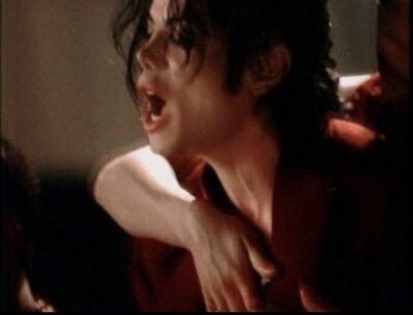 yoongsmykol's tweet image. BUY AND STREAM #Thriller #Halloween #ThrillerChallenge