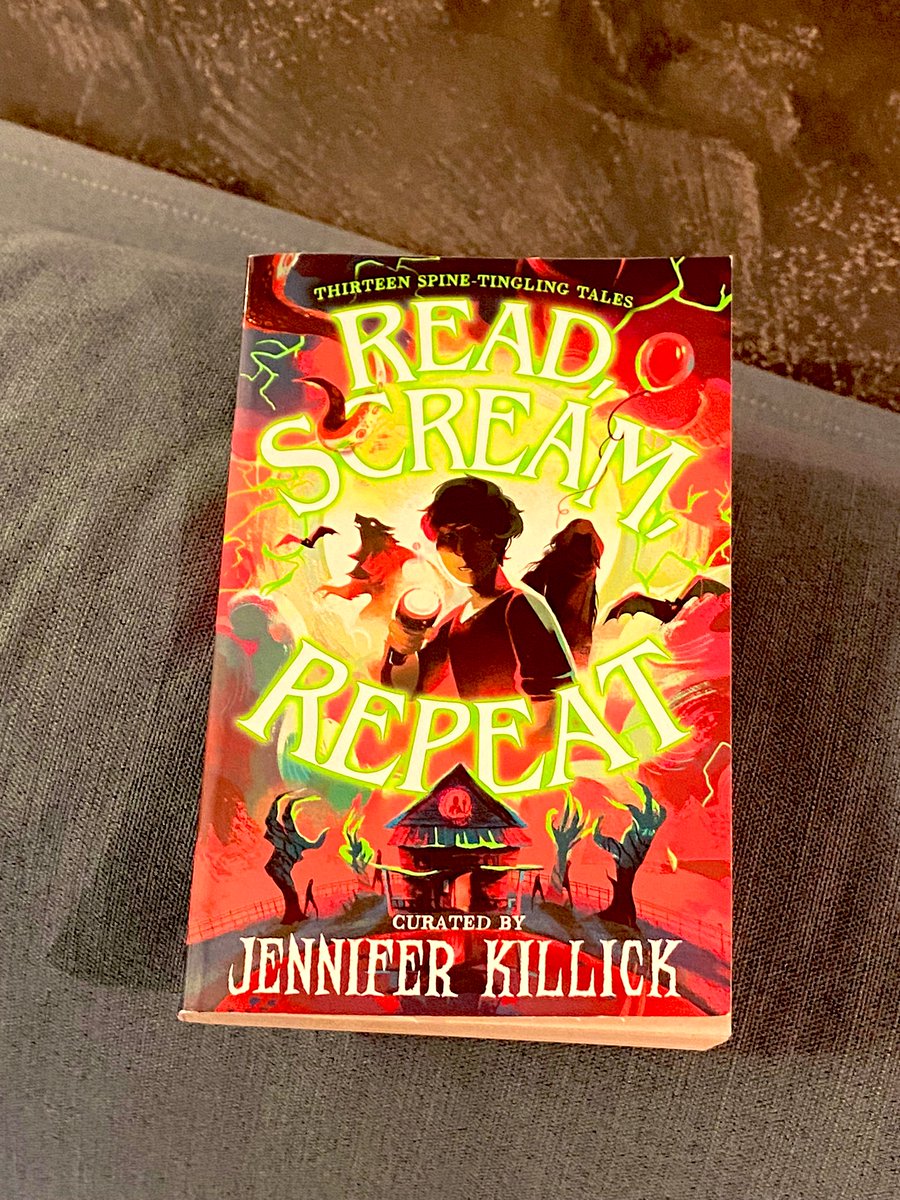🎃Happy Halloween🎃 If you are still looking for something to read this evening I highly recommend #ReadScreamRepeat by @JenniferKillick! I am usually a bit wary of short story collections but this is terrific - every single one stands out in its own creepy, spooky way!