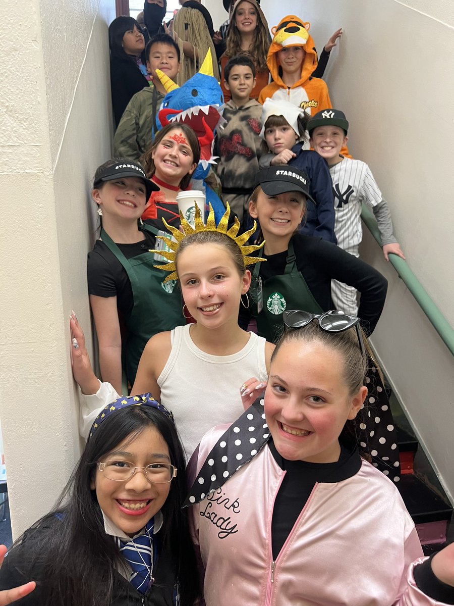 FifthGradeCWC's tweet image. More Halloween fun from 5DS 💀🎃👻